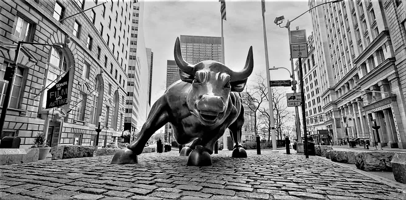 Il Churging Bull protagonista indiscusso della piazzetta di Bowling Green Park.