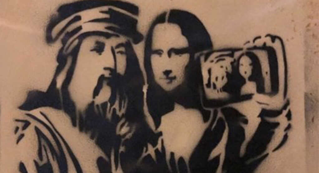 Leonardo si fa un selfie con la Gioconda, street art a Firenze