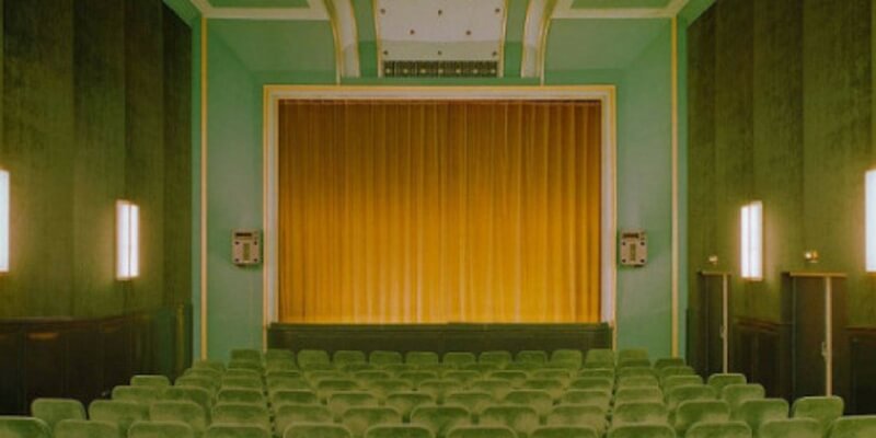 Le foto di luoghi reali che sembrano appartenere a un film di Wes Anderson