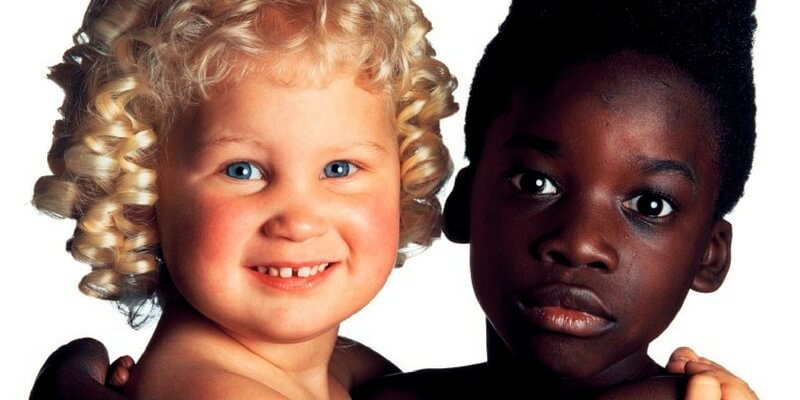 Gli scatti comunicativi di Oliviero Toscani in mostra a Chiasso